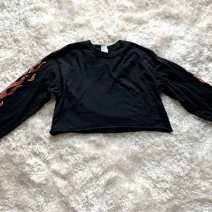 Women’s Gildan Black crop top.Size M.Never worn.